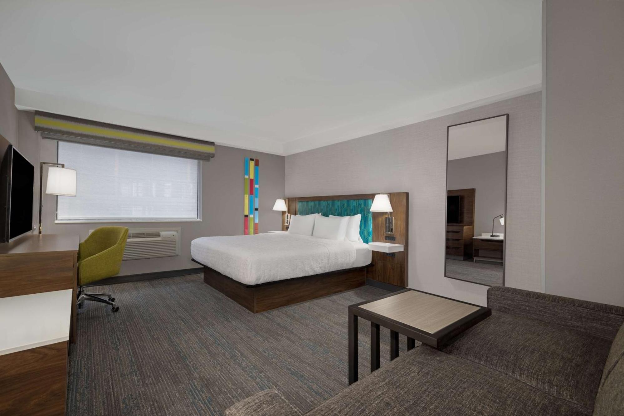 Hampton Inn & Suites By Hilton Toronto Downtown Exterior photo