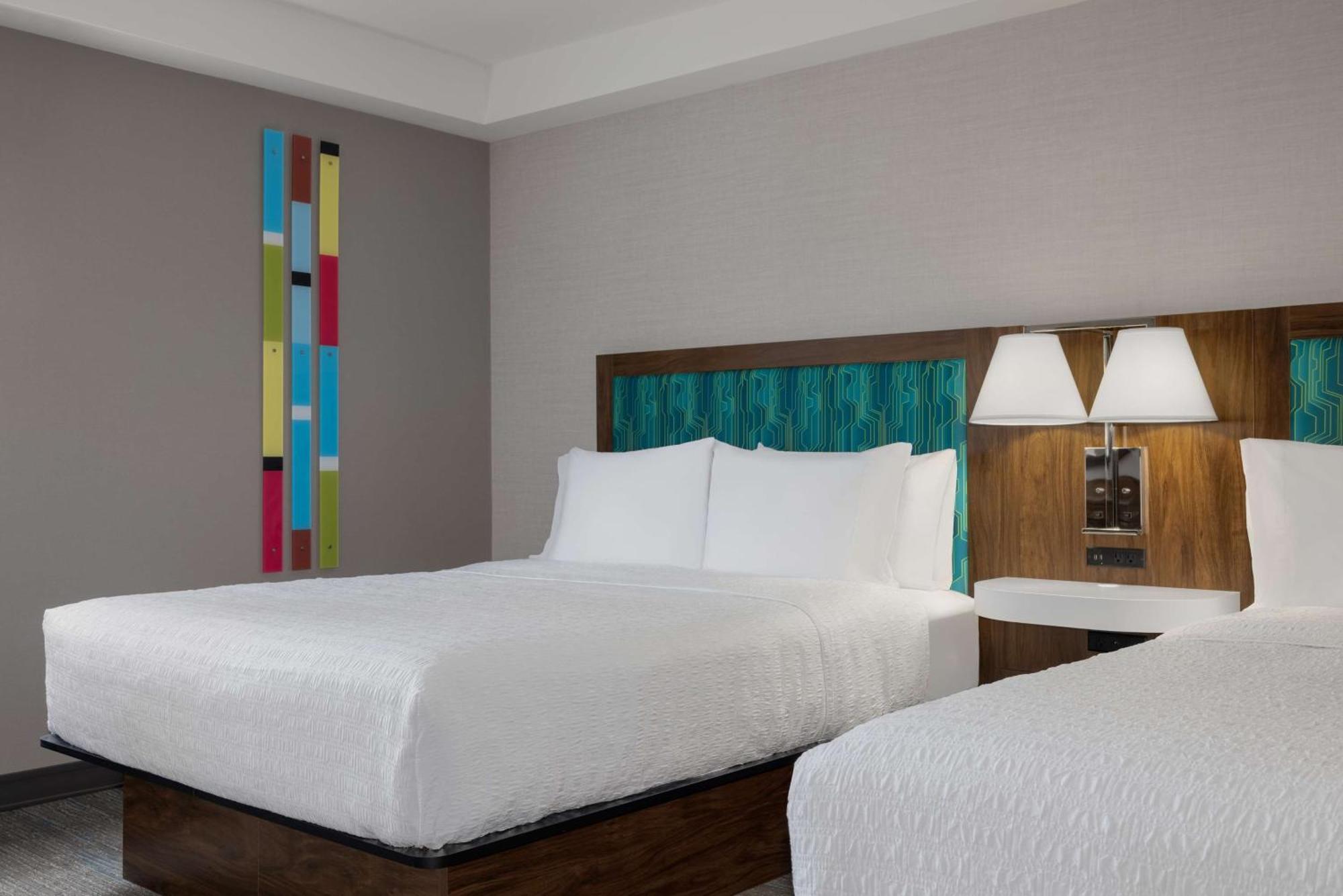 Hampton Inn & Suites By Hilton Toronto Downtown Exterior photo