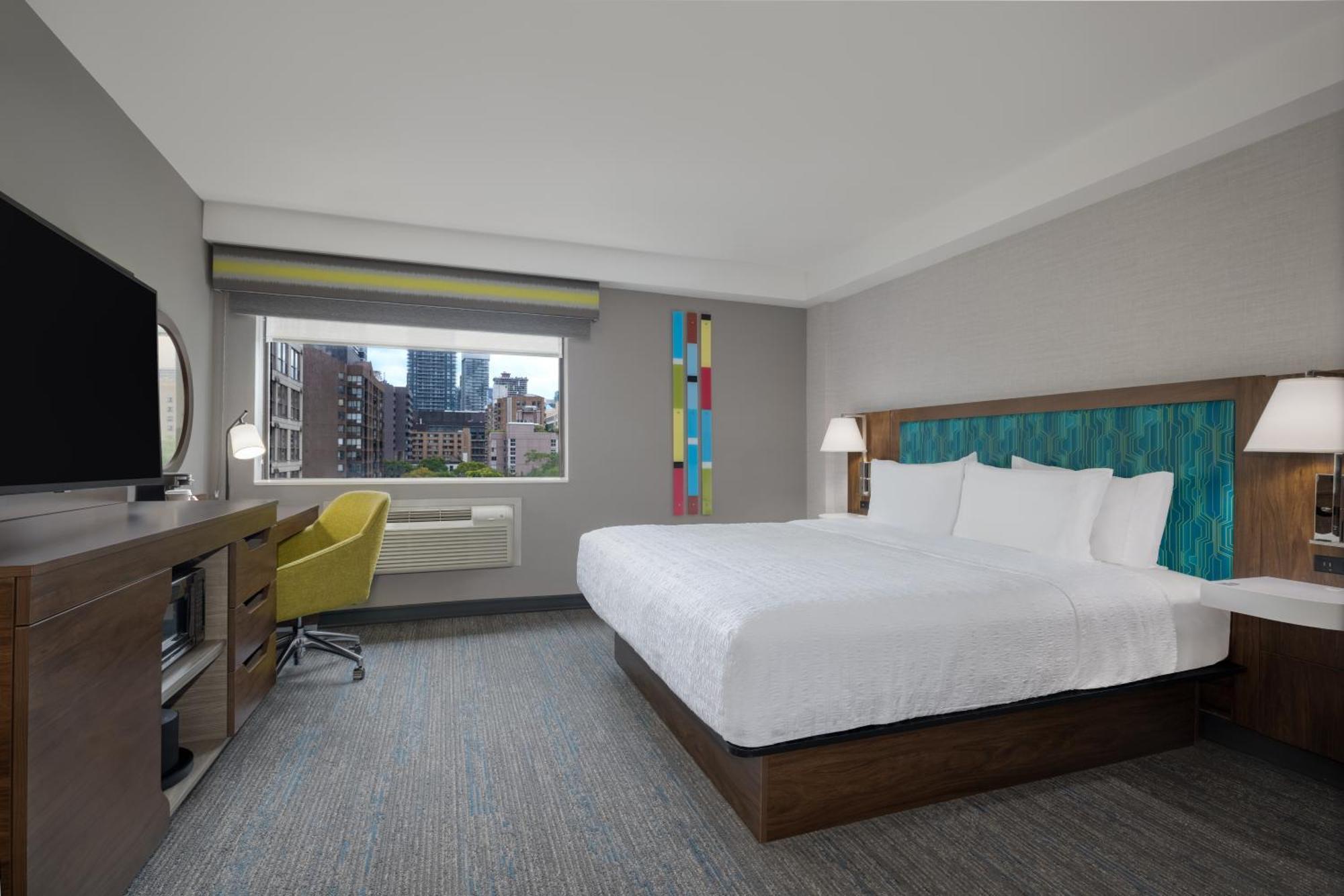 Hampton Inn & Suites By Hilton Toronto Downtown Exterior photo