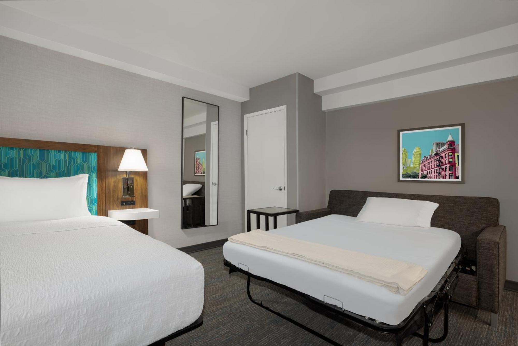 Hampton Inn & Suites By Hilton Toronto Downtown Exterior photo