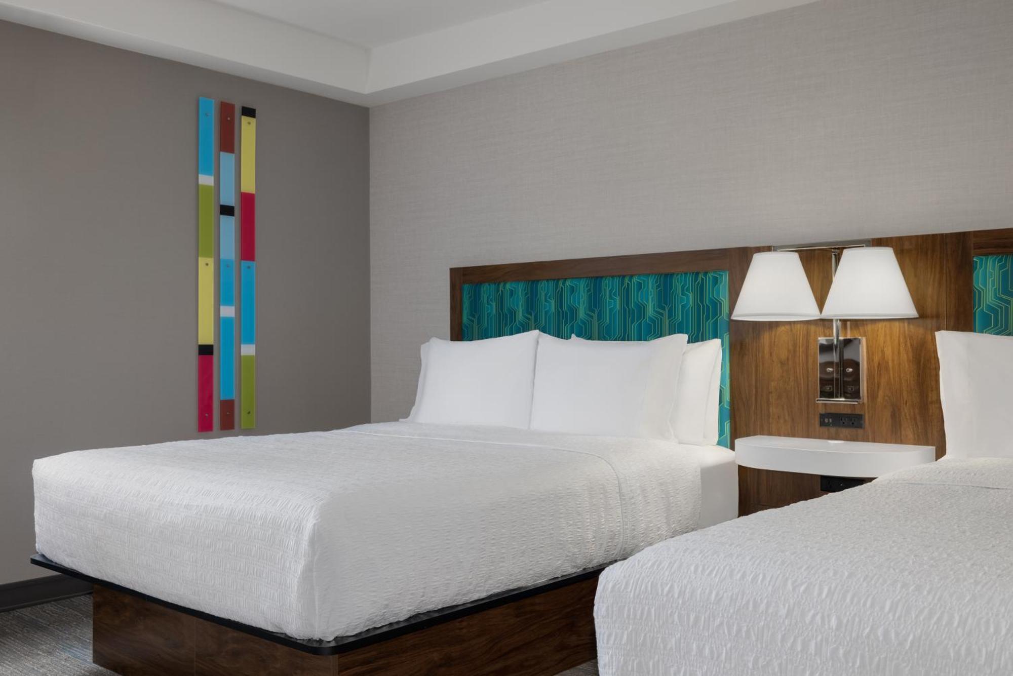 Hampton Inn & Suites By Hilton Toronto Downtown Exterior photo