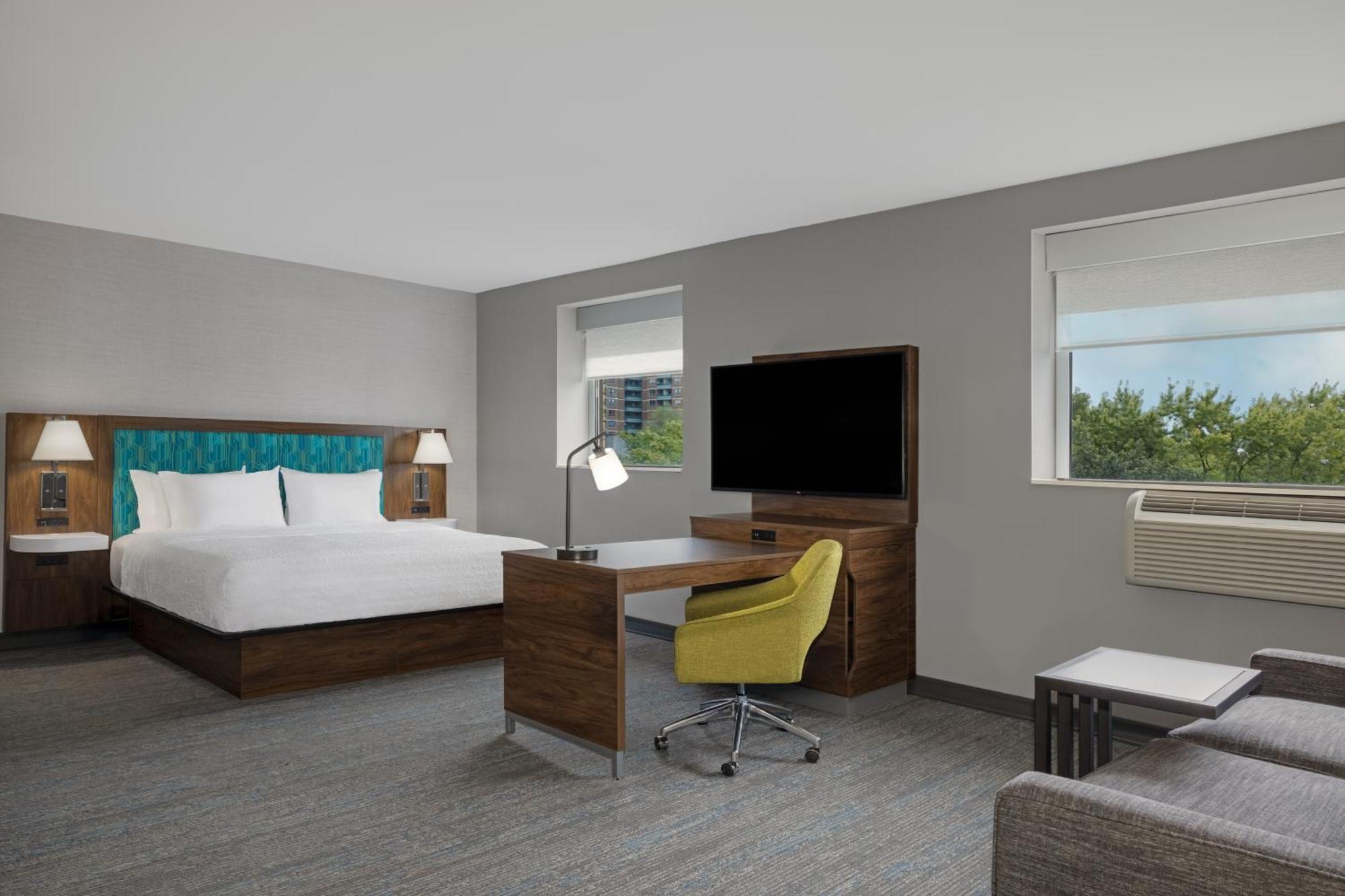 Hampton Inn & Suites By Hilton Toronto Downtown Exterior photo