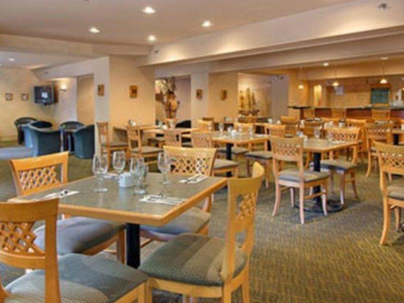 Hampton Inn & Suites By Hilton Toronto Downtown Restaurant photo