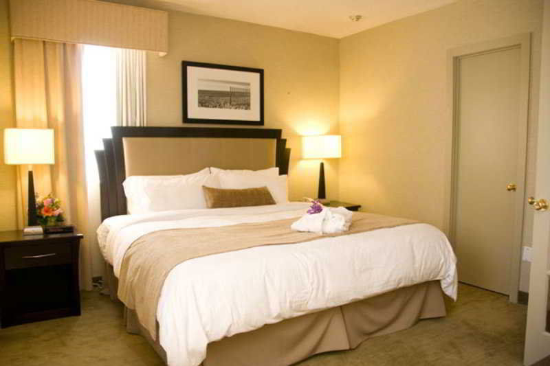 Hampton Inn & Suites By Hilton Toronto Downtown Exterior photo